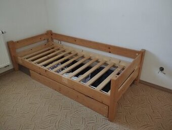 Postel z masívu