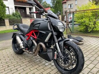 DUCATI DIAVEL 2011 - 1