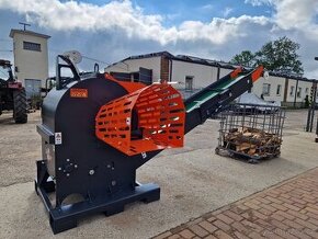 Štípací procesor s dopravníkem