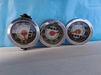 Tachometr Jawetta a Stadion.