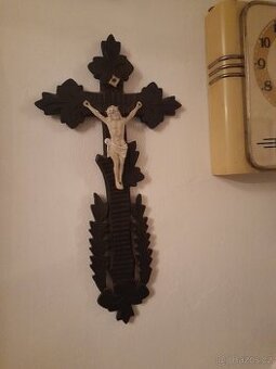 Starožitný dřevěný kříž