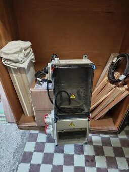Prodám stavební rozvaděč na elektroměr