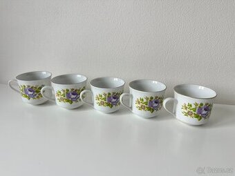 Krásných 5 hrnků viz foto