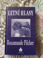 Různé ženské romány - např. Pilcher