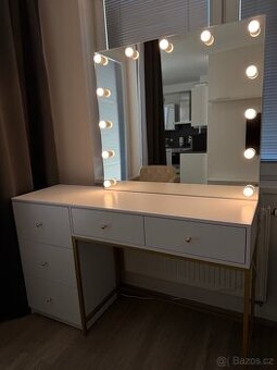 Profesionální zrcadlo pro vizážistku – stav jako nové ✨