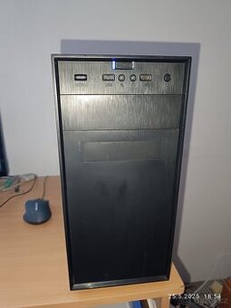 malý počítač na práci