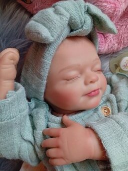 Realistická Reborn panenka spící holčička