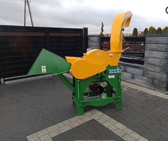 Štěpkovač větví na traktor