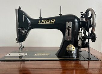 Šicí stroj LADA 77