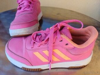 Dětské kožené boty adidas, tenisky vel.33