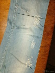 trendy roztrhané džíny