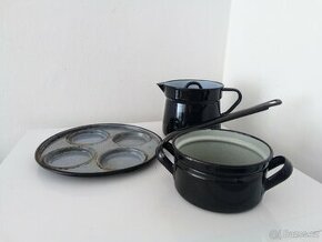 Staré, černé, smaltované nádobí