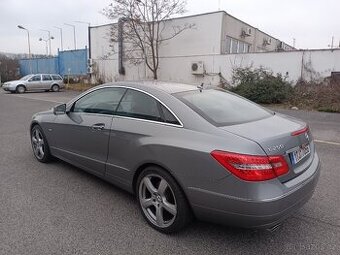 Mercedes-Benz E kupé 220CDI W207 e250 C207 Coupe