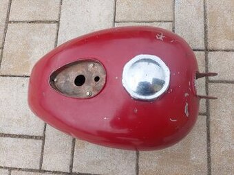 Jawa 250, 350 kyvacka - nadrz