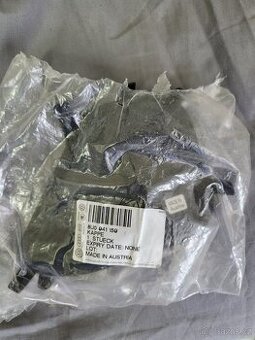 AUDI Q3 zadni kryt predni lampy 8U0941159 preferuji osob - 1