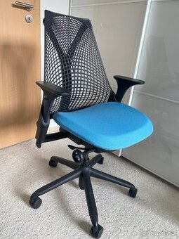 Kancelářská židle Herman Miller Sayl Ocean Blue (PC 19200,-)