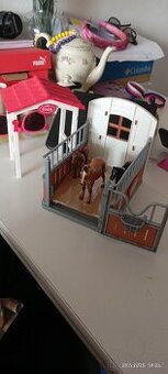 🐴 koníci + box + přístřešek