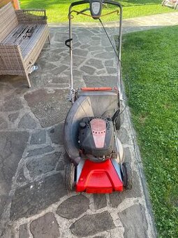 Benzinová sekačka s pojezdem