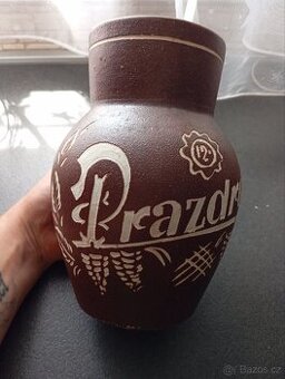 Starý masivní (asi kamenný) pivní džbánek PRAZDROJ