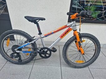 Detské kolo Cube 200 váha 9,5kg stojanek