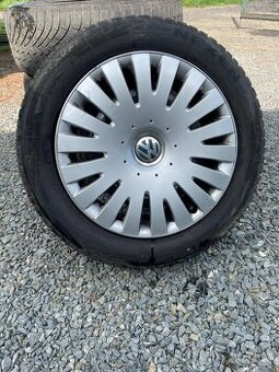 Plechové disky originál VW 5x112 - Zimní pneu 205/55 R16