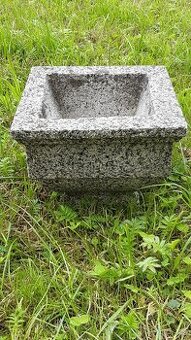 Kamenný květináč z Terasa