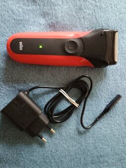 Holicí strojek BRAUN Series 3 300s červený