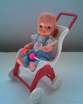 Retro kuchynka s panenkami a pokojík