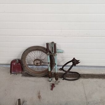 Díly Jawa 550 pařez