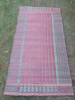 Retro tkaný koberec