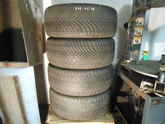 CELOROČNÍ PNEU MICHELIN 245/45R18