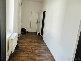 Hledám spolubydlícího – Prostorné pokoje v Kropáčově Vrutici