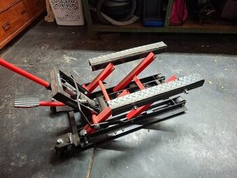 Zvedák na motorku 680kg