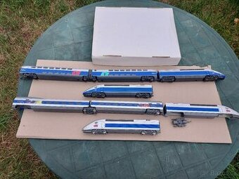 PRODÁM  2  RYCHLÍKOVÉ SOUPRAVY  TGV  -  HO.