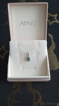 Přívěsek s bílého zlata se smaragdem a brilianty