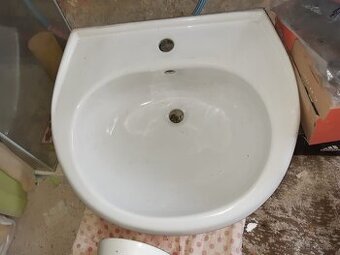 Umývadlo - 1x, sloup k umývadlu - 1x. Nepoužité