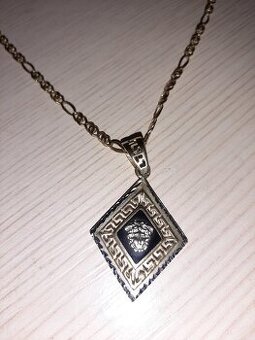 Zlatý řetízek s přívěskem