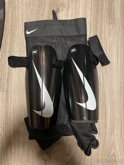 Nike chrániče holení