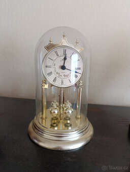 kyvadlové stolní hodiny