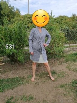 Světle šedý kabát s páskem, Figl 531