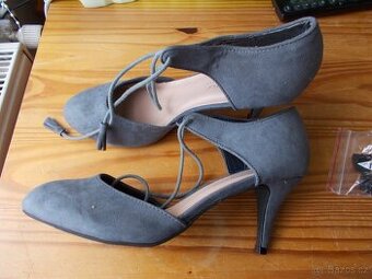 DÁMSKÉ LODIČKY ŠEDÉ 40