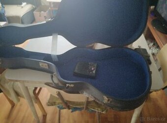 Prodám kufr na kitar menší elktrcku a akustcku