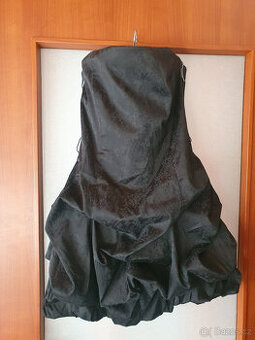 Společenské šaty bez ramínek