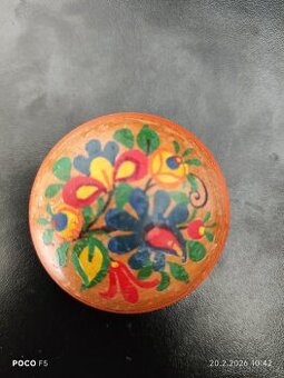 Malá  malovaná dřevěná krabička