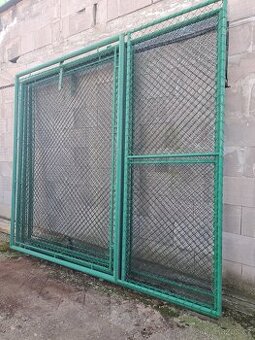 Dvoukřídlá brána