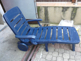 Skládací lehátko.