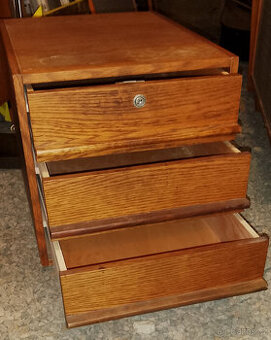 Skříňka se šuplíky