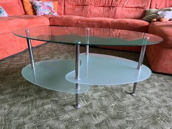 Skleněný konferenční stolek