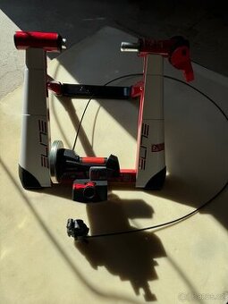 Cyklotrenažér elite novo force.