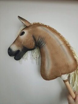 Hobby horse Larden Connie M